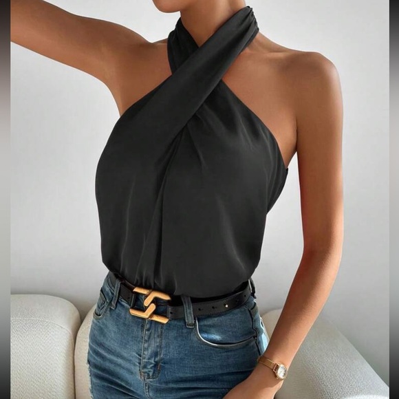 🖤🔥NWOT- Stunning Solid Halter Neck Top SZ S🖤🔥 - Picture 2 of 9